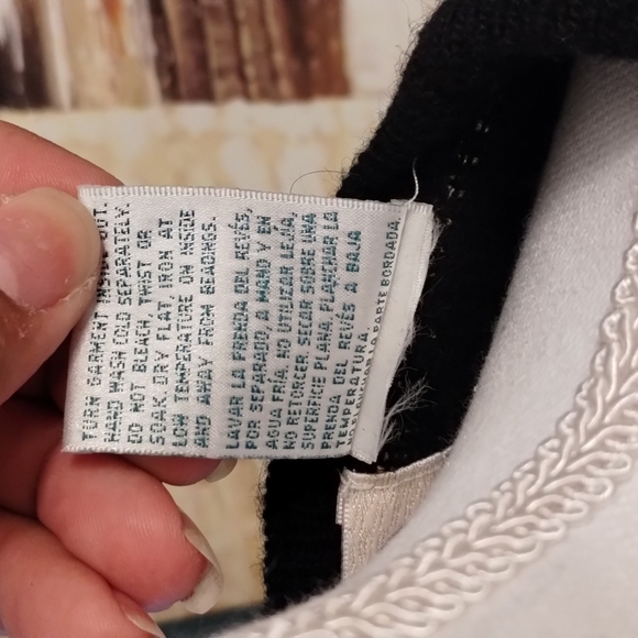 Beautiful vintage Embellished lambswool sweater - Picture 11 of 13